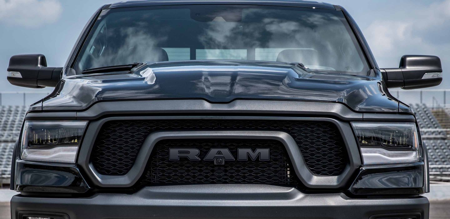 Display A head-on view of the 2023 Ram 1500, focusing on the grille and headlamps.
