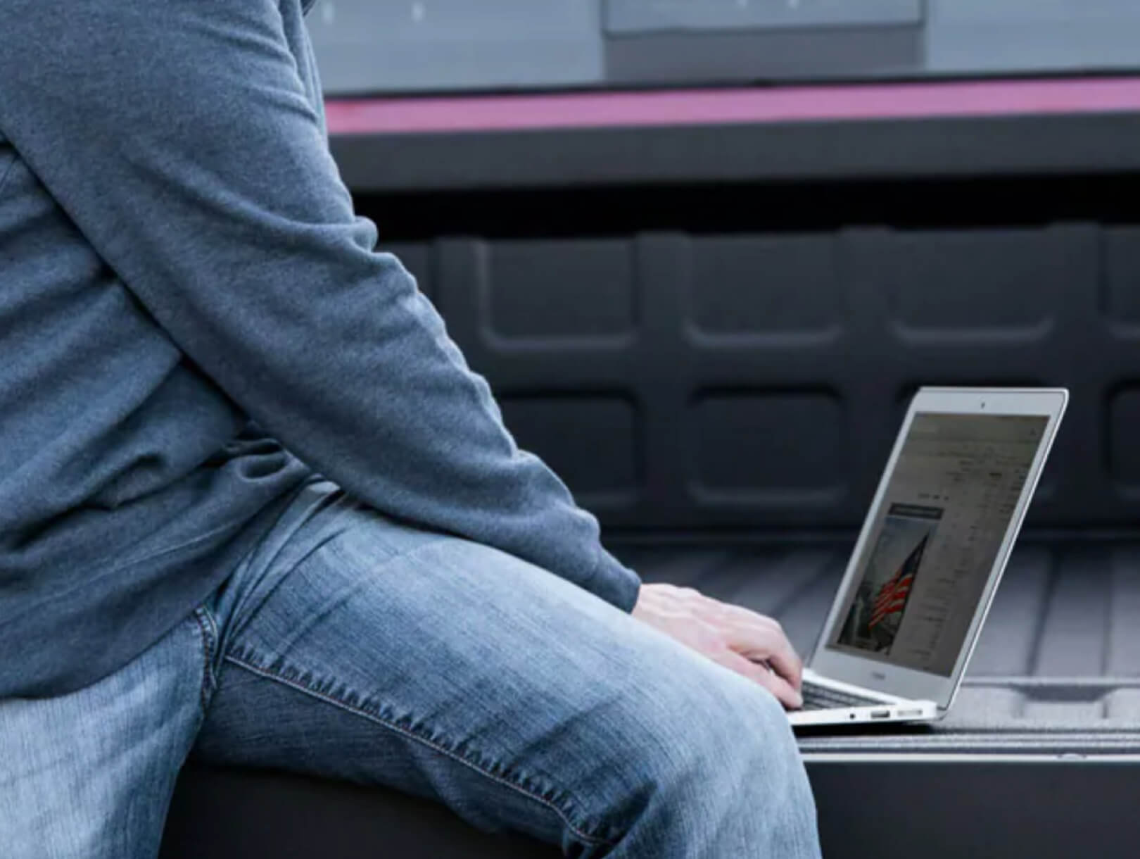 Built-in 4G LTE Wi-Fi Hotspot