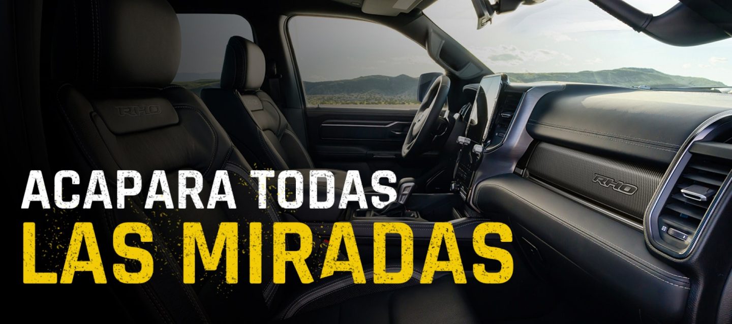 La primera fila de la Ram 1500 RHO 4x4 Crew Cab 2027, capturada desde el lado del pasajero. Capta todas las miradas.