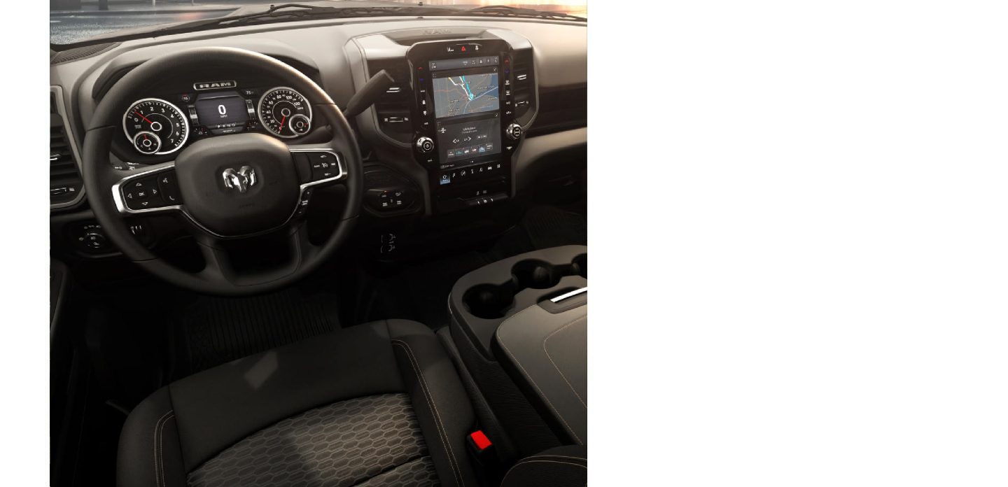 Los asientos delanteros en una Ram 2500 Limited Crew Cab 2026.