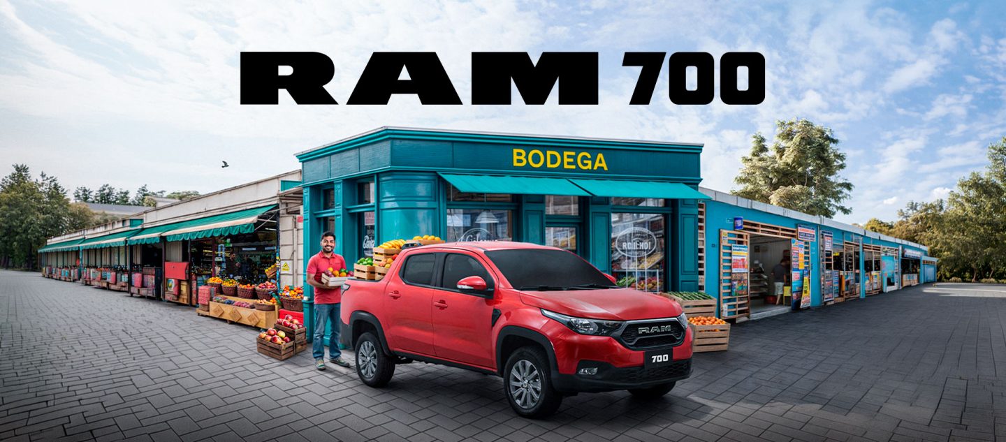 Ram 700 roja en mercado